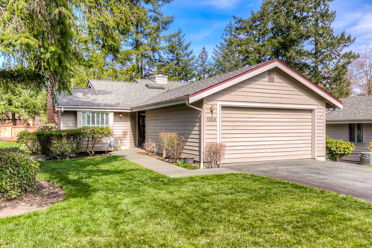 PierceCountyRE's tweet photo. 🏡 2 Bed | 1.75 Bath | Single Level Condo 🏡
This Fircrest condo has a delightful floorplan &amp; welcoming NEW back deck! 🙌
Conveniently located near shopping, golfing &amp; quick access to the freeway!
🌲🌳 https://t.co/tqe1dFnhFh 🌳🌲
#FircrestWA #PierceCountyRealEstate #HomesForSale https://t.co/WIcAa4jGwC