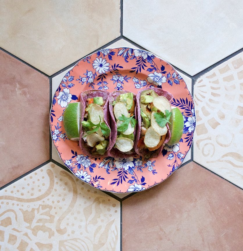BarrioChicago's tweet photo. All we want in life is for someone to look at us the way we look at TACOS. ๐ฎ #MexicanInTheMaking #Tacos #Monday #OctopusTacos #MondayMotivation https://t.co/AowaE7ejbL https://t.co/BmSlNH9GWD