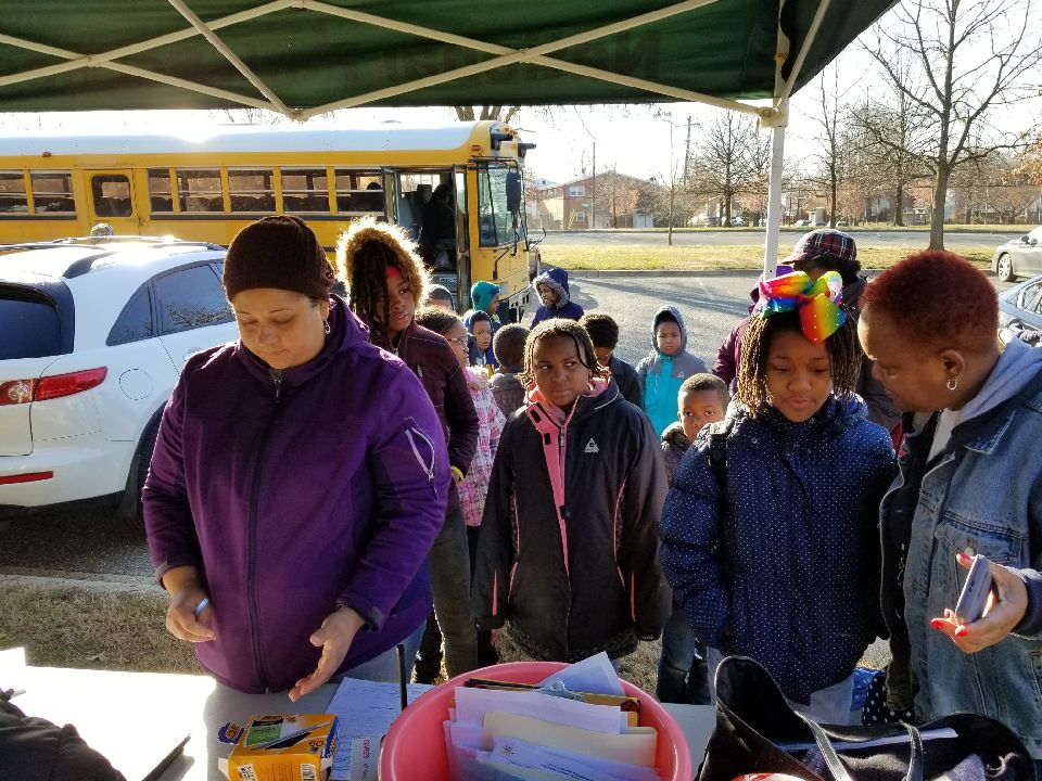 dcpni's tweet photo. A PERFECT day at #NATUREFEST  w/ children, parents, all learning together! One of our little participants said, "I can't wait until tomorrow!" Education at it's best! Thank you,  @communityfndn @UWNCA @KenAqGardens @NatlParkService @_LPTM ! #PROMISEONWARD https://t.co/diZDwwCRBc