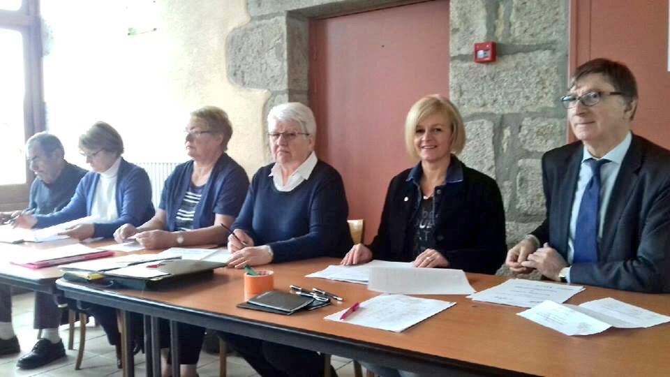 SylvieBonnet_42's tweet photo. Assemblée générale du comité de fleurissement du @Haut_Forez : 18 Communes sont adhérentes au #CFHF !
Merci à notre amie Monique Vacher la Présidente, aux membres du bureaux, à tous les Maires présents, au Sénateur Bernard Fournier, Colette Ferrand et aux nombreux bénévoles ! https://t.co/2vUV3GGHpH