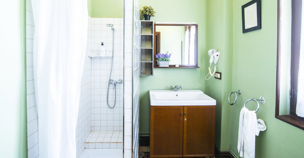 AndrewHowleyRE's tweet photo. Does anyone else have any good ideas to help save space in your bathroom?

#spacesaver #storage #apartmentliving https://t.co/a7ZmeC4eLx https://t.co/39PQnpKgFS