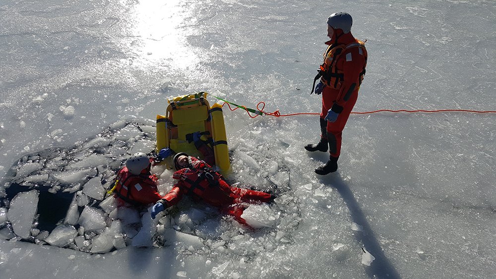 townofstmarys's tweet photo. The St. Marys Quarry is more than just Canada's largest outdoor freshwater swimming pool. This weekend, it was transformed into an ice rescue training site for our Fire Department. Read our media release to learn more: https://t.co/RWJXWz4UTl https://t.co/It62pFToaf