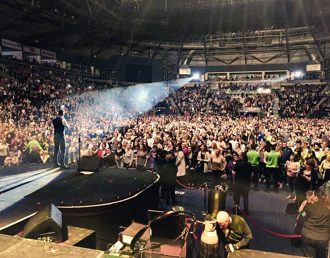 AimeeKearsley's tweet photo. Belfast @SSEBelfastArena - Another amazing night and end to the arena shows with @iamNATHANCARTER #ireland #arenashows #ssearena #amazingnight #musiclife #countrymusic #NathanCarter https://t.co/3ovFbCYKqb