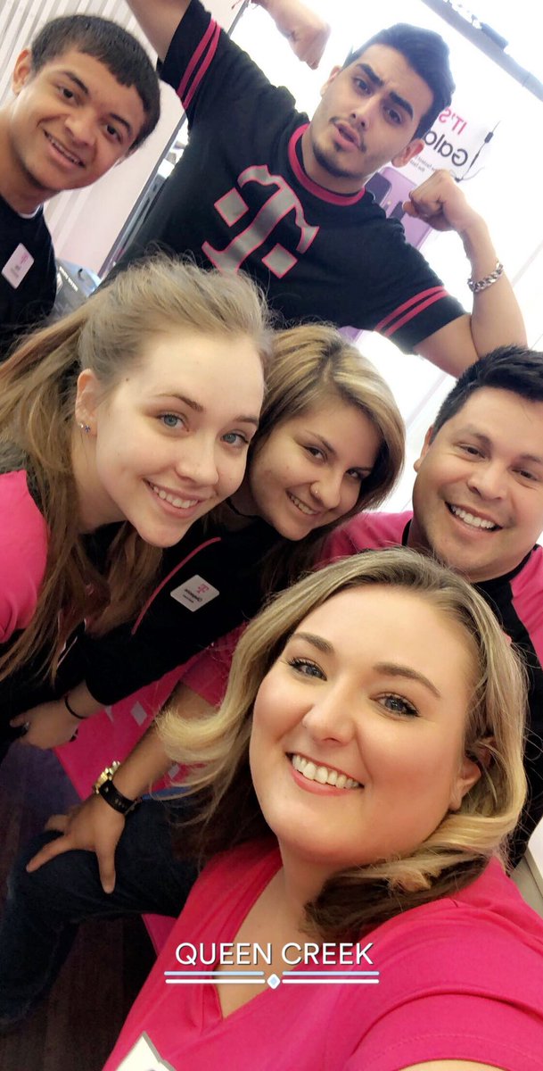 JennyC_TX's tweet photo. The energy @TMobile in @QueenCreek is infectious! Juan and squad are total Beasts! 💪🙌💪#2BWireless #QueenCreek @eddienavarrete @JayFritz79 https://t.co/Q0Q45ekg8G