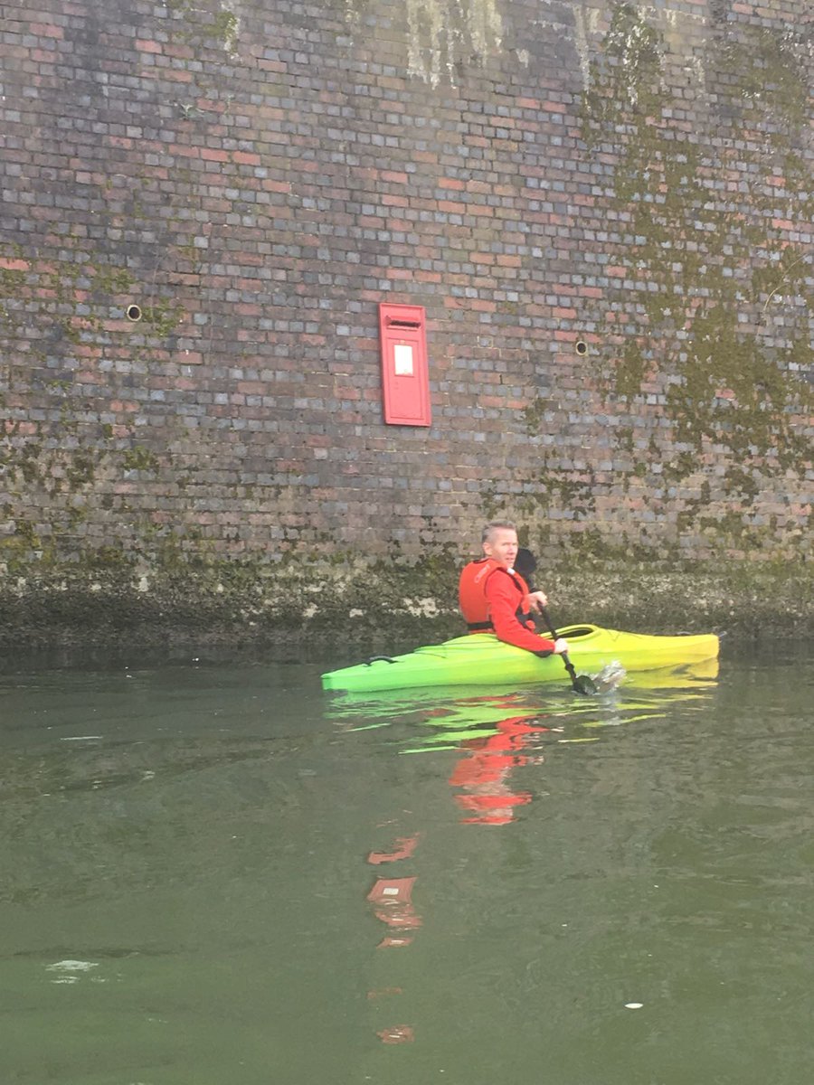 MrCloudrunner's tweet image. If you ever need to post a letter when you're on the Thames...
Canoeing, not #cloudrunning
