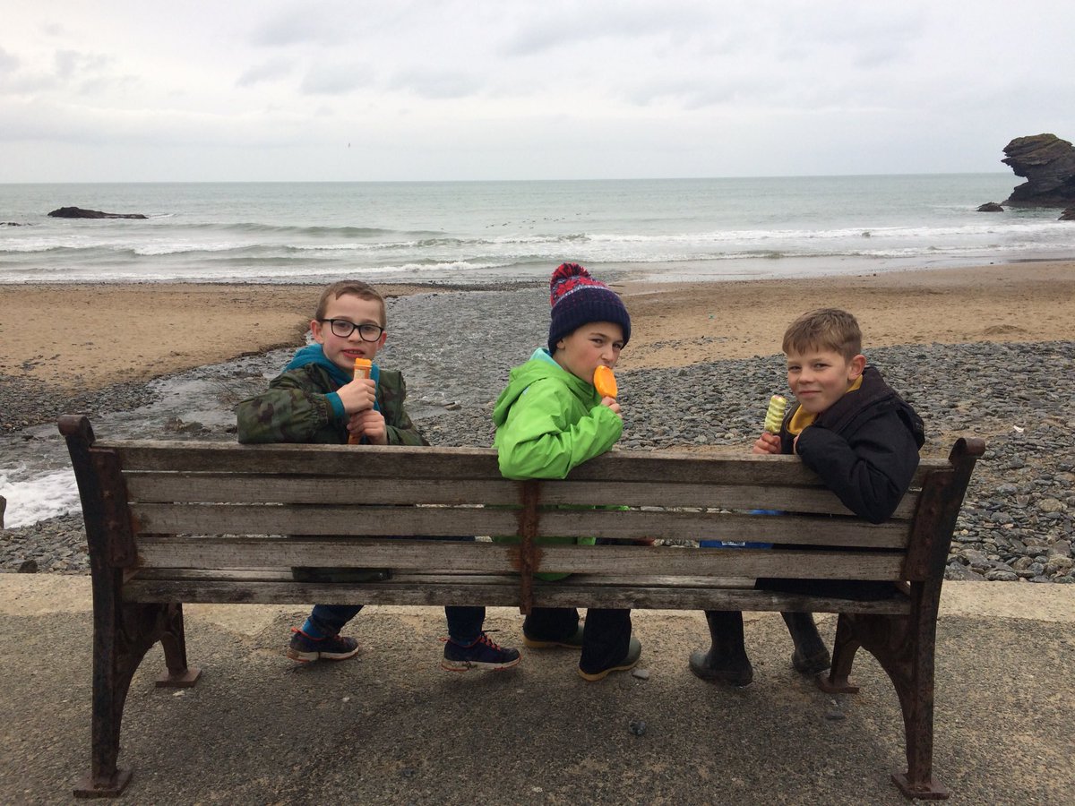 ysgolydderwen's tweet photo. Lolipops a dro adref 😎 @llangrannog1932 https://t.co/3z2KYn4hyw