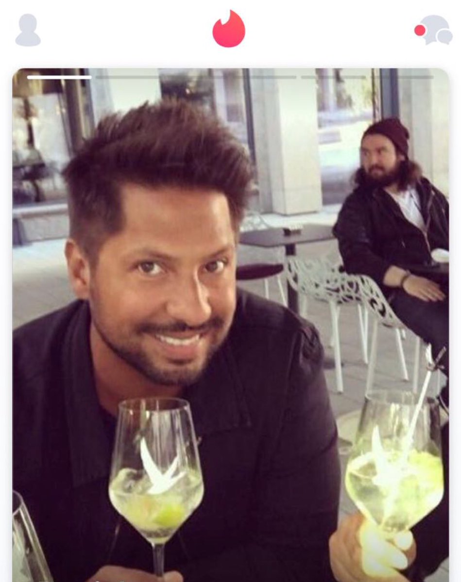Sturmwaffel's tweet photo. Wenn eine Freundin dich anschreibt weil sie das hier auf Tinder findet. Danke du braun gebrannter Göttermann das dummsack McMuffin da im Hintergrund mit 230kg rumschwitzen darf und für dich deine Chicks klärt 👌🔥 #freepromo #swipe4swipe #2mio #fml https://t.co/djnIhBrxd7