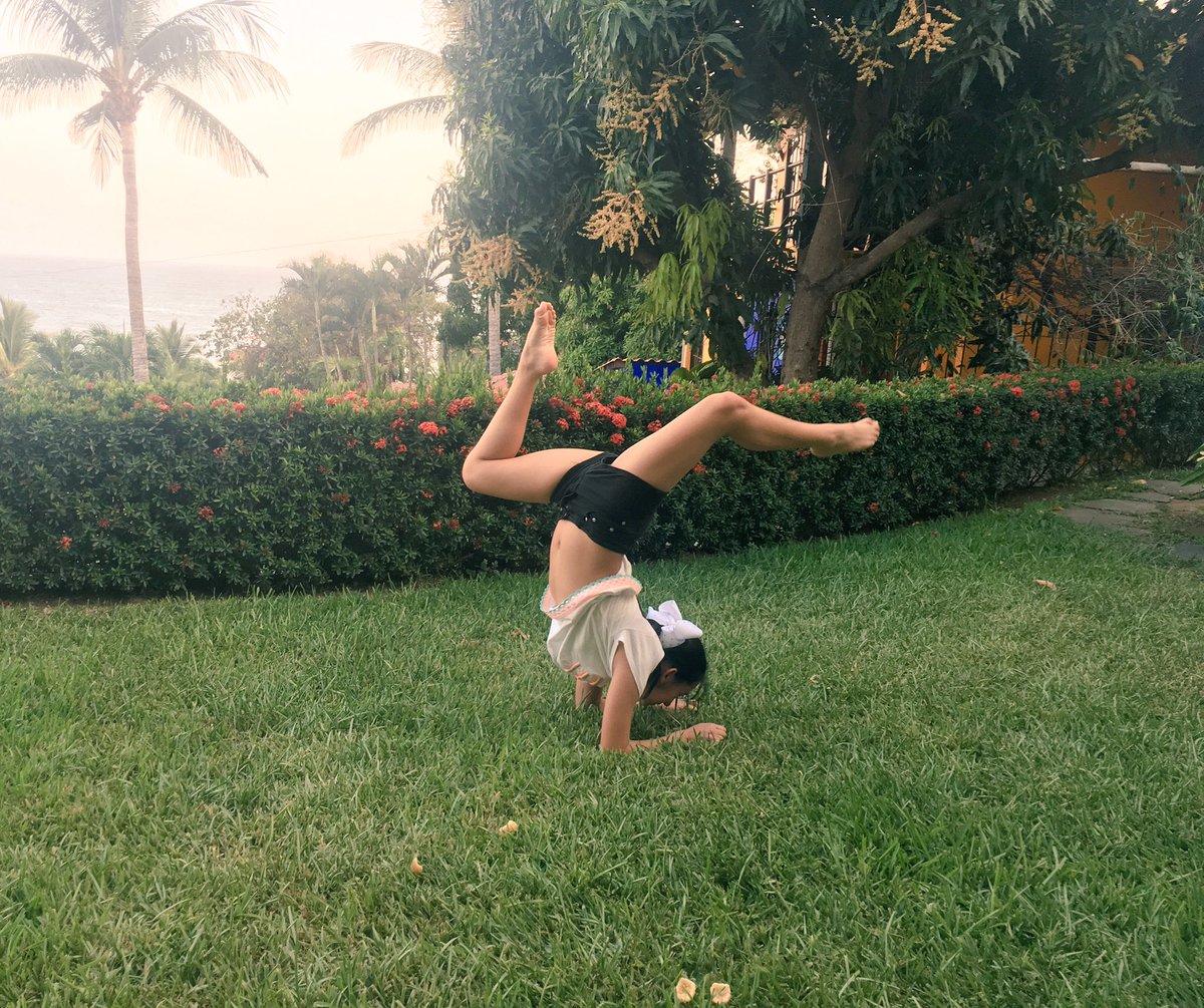 AMCS2011's tweet image. My niece said let’s do a 10 min photo shoot challenge and pose like gymnasts 😂 Her vs Me #ImSoBasic #SheWins