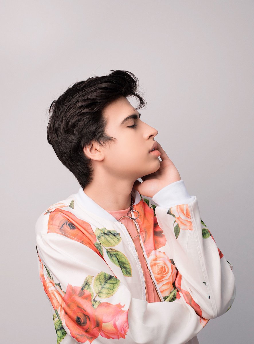 July_MultiFan's tweet image. Por qué está Foto están Diva ? @ladivaza ✨
#DivazaResponde