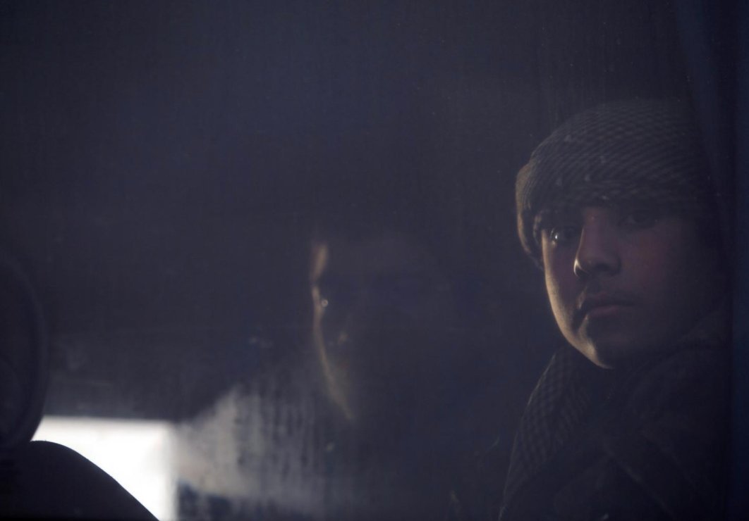 SyriaInstitute's tweet image. Last Syrian rebels in Ghouta negotiate as others bussed away
reut.rs/2I2rVJW via @Reuters