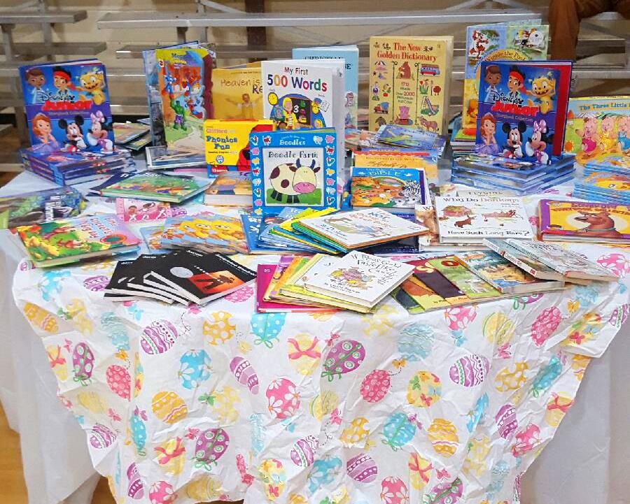 GoodwillWorks's tweet photo. It's an honor to be able to serve our local communities' service events like the @MiddleGaQues & @MaconAlumnaeDST's Annual Easter Egg Hunt! @GoodwillWorks donated books to contribute to their initiative to promote literacy among Macon youth. ๐ฐ๐ฅ๐ฐ
#Macon #GoodwillGivesBack https://t.co/wFXIx4xCfm
