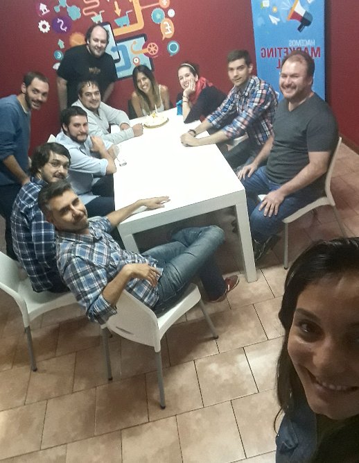 combinatoria's tweet image. 🎉🎊🎈Ayer cumplió años Vane, diseñadora y parte del equipo de marketing 🎉🎊

Hoy lo festejamos juntos😀

🎁¡¡¡Feliz nuevo año Vanesa Salvador!!!🎁