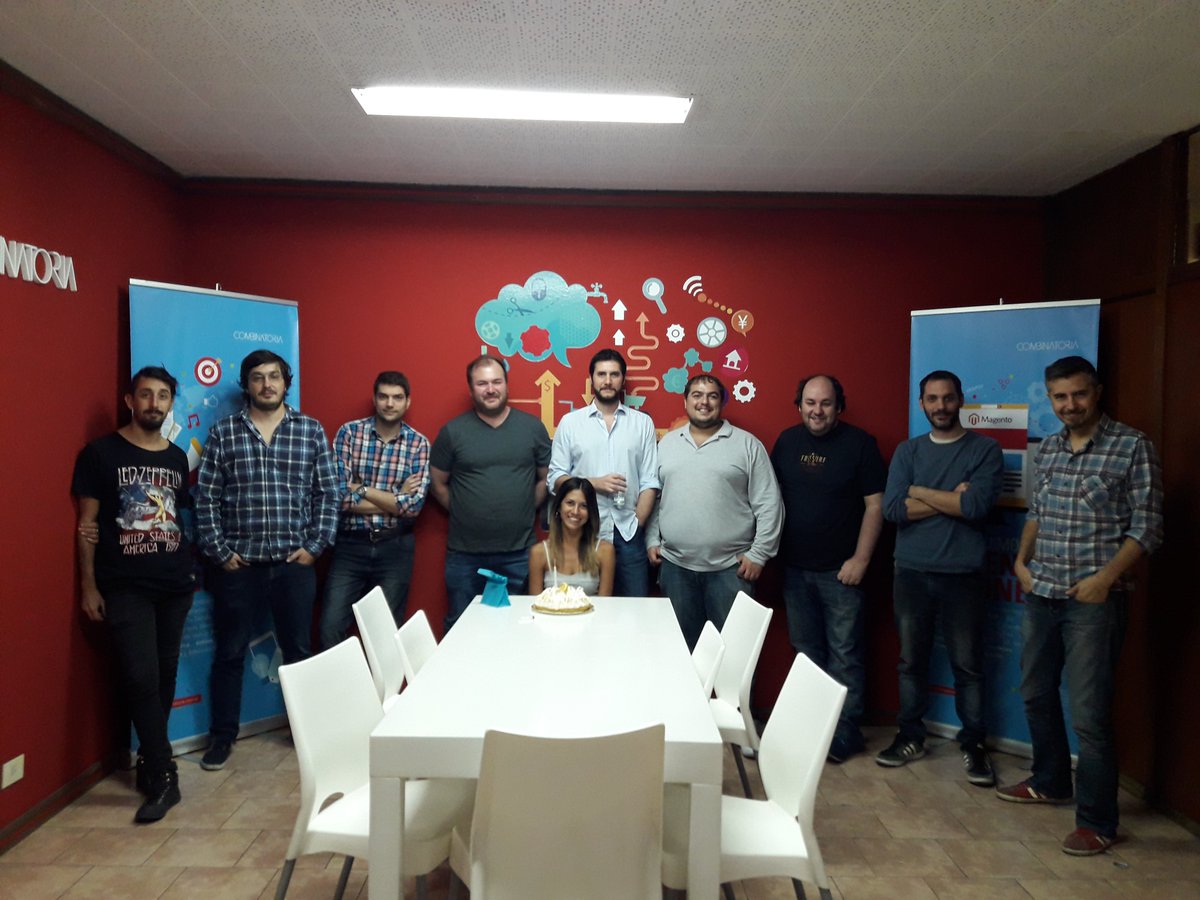 combinatoria's tweet image. 🎉🎊🎈Ayer cumplió años Vane, diseñadora y parte del equipo de marketing 🎉🎊

Hoy lo festejamos juntos😀

🎁¡¡¡Feliz nuevo año Vanesa Salvador!!!🎁