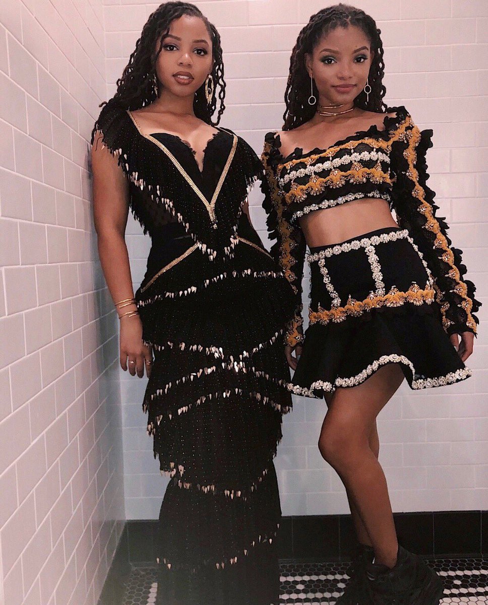 BeccaRBRoyalty's tweet photo. Chloe X Halle being talented AF and serving multiple looks are my highlights of 2018 so far. https://t.co/5Eb7PDQSsU