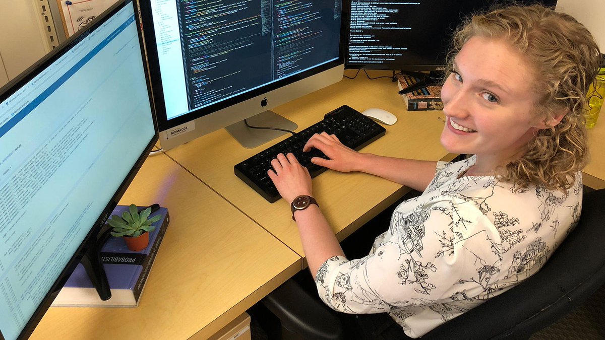 UWaterloo's tweet image. #UWaterloo Biomedical Engineering co-op student Pascale Walters is writing code to analyze genomic data to characterize cancer evolution. ow.ly/pCev30j9KPT 
#CoopWeek #WILWeek