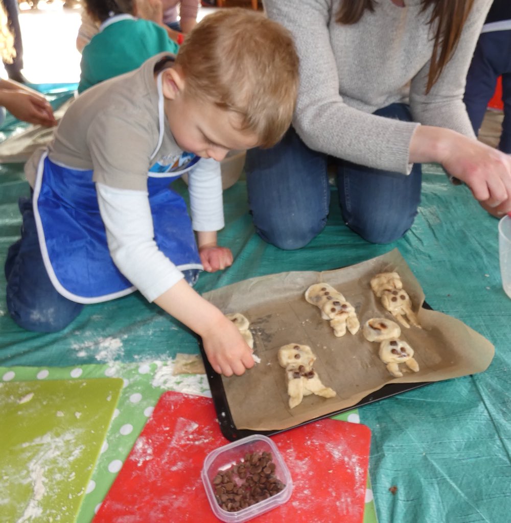 🐰Wonderful William carefully arranging his chocolate chips (it wouldn’t be Easter without chocolate!) onto his gorgeous ‘Cinnamon Rabbit Roll’🐰#alltheskills #fiddlywork #goodjob