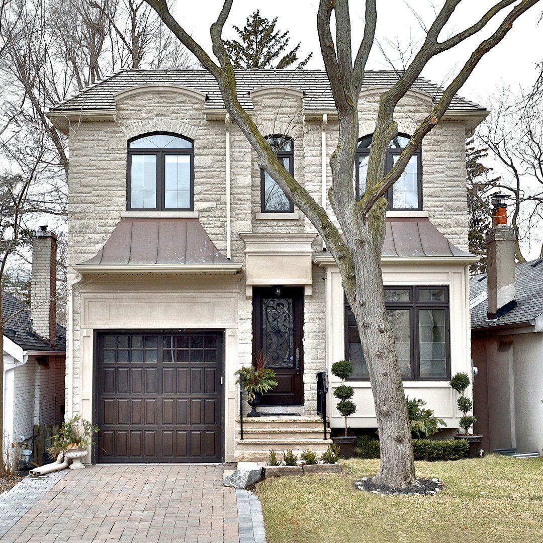 HeapsEstrin's tweet photo. Just Listed: 6 McBain Avenue
A magnificent family home located on a quiet dead end street. Just steps to the park, this stunning newer, custom built home boasts style and function. For more info, visit: https://t.co/i9gpiYsGHi
#heapsestrin #yourbestmove #realestate #toronto https://t.co/h2KP3sxEkO