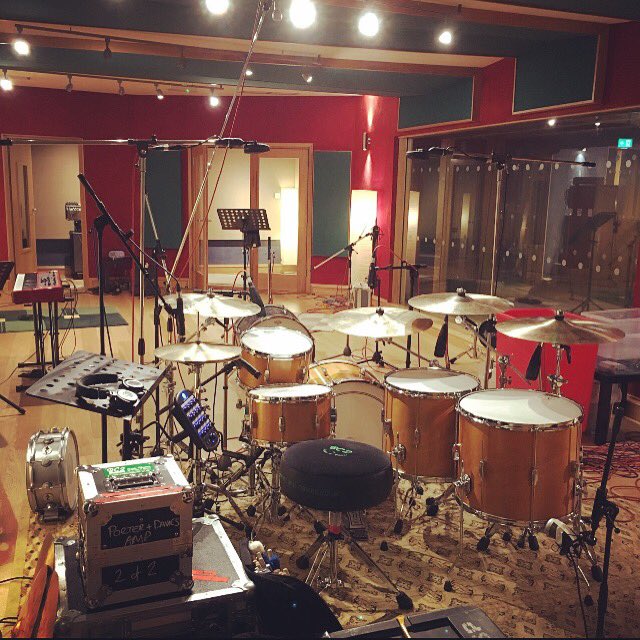 drums_jay's tweet photo. @gorbalssound was a nice office with @CalumFrame https://t.co/FLnks90Yff