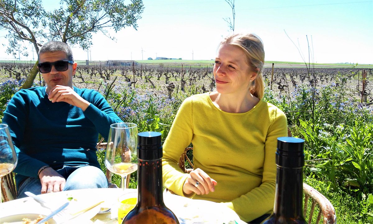 spiritsherry's tweet photo. Nos encanta preparar experiencias diferentes y que los clientes se sientan como en casa… Y más si su anfitrión es @GenuinAndalucia https://t.co/j0VSFcz7OE #spiritsherry #vineyard #experience #winelover #familytour https://t.co/GqwoLzvuef