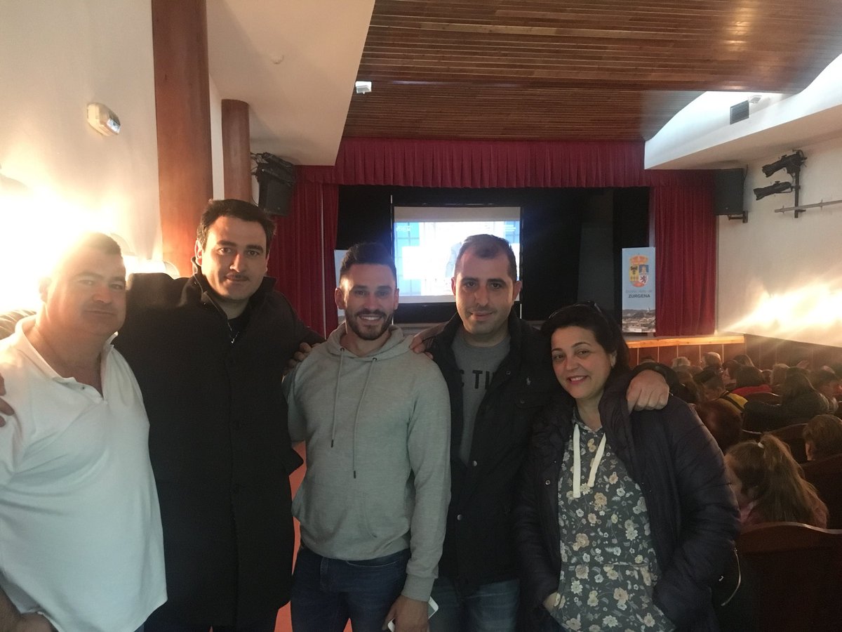 ¡Hoy Zurgena está un lunes más con <a href="/AntonioCostura/">Antonio Maestros de la costura</a> arropándolo desde su pueblo a lo grande! ¡Pero hoy a lo grande de verdad! ¡Gracias por estar con nosotros en nuestro Teatro Municipal que también es el tuyo! #MaestrosDeLaCostura