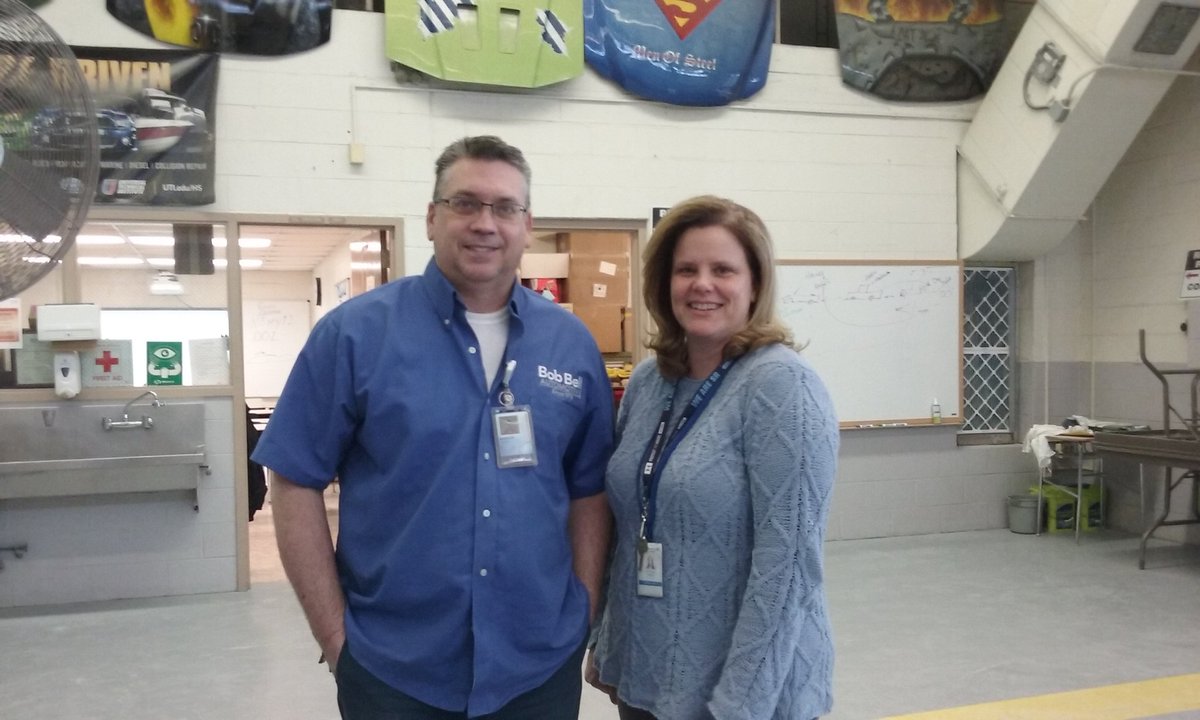 LauraHeinaacps's tweet photo. Kelly works with Jay to plan for auto collision repair #AACPSrightstart https://t.co/PKQAo09uoN