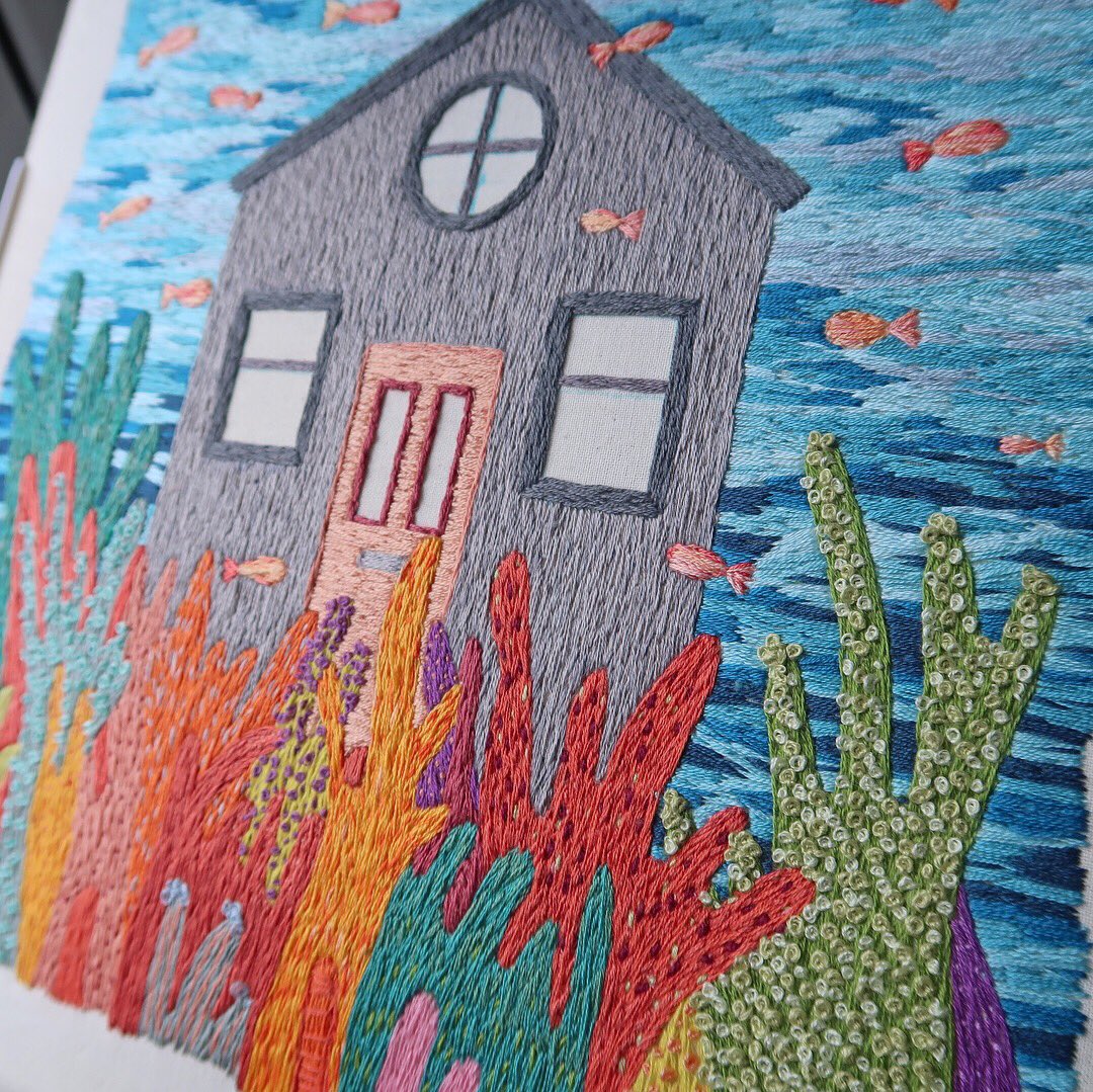 sparklymouse's tweet photo. so close
.
.
.
#embroidery #illustration #house #dreamhouse #dreamlife #ocean #coral #fish #reef #frontdoor #circlewindow #stitch #instastitch #thread #sea #handembroidery #embroideryart #dmcthreads #frenchknots #contemporaryembroidery #artofinstagram #sewing #sewingproject https://t.co/4XcHIOsl0Q