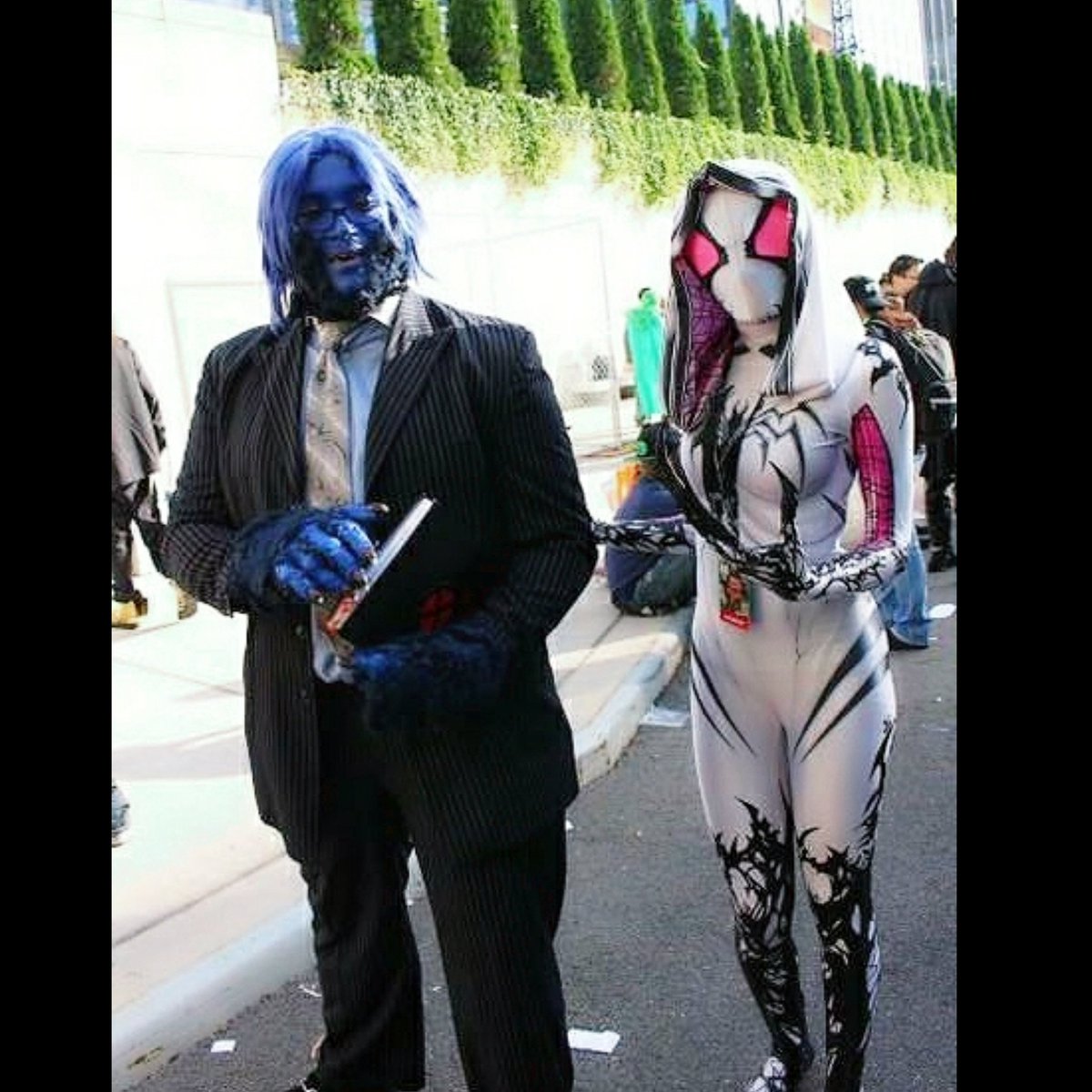 Joebeastmccoy's tweet photo. #Marvelmonday Catching up with my amiga @Rstewie31 at #nycc Thanks @mylesdavidberger for the pic #nycc17 #marvel #nycccosplay
#marvel #marvelcosplay #beast #xmen #gwenom #spiderman #symboite #beastxmen #spidergwen #gwenomcosplay #Beastcosplay #spidergwencosplay #cosplay #mutant https://t.co/dBMTN3O044