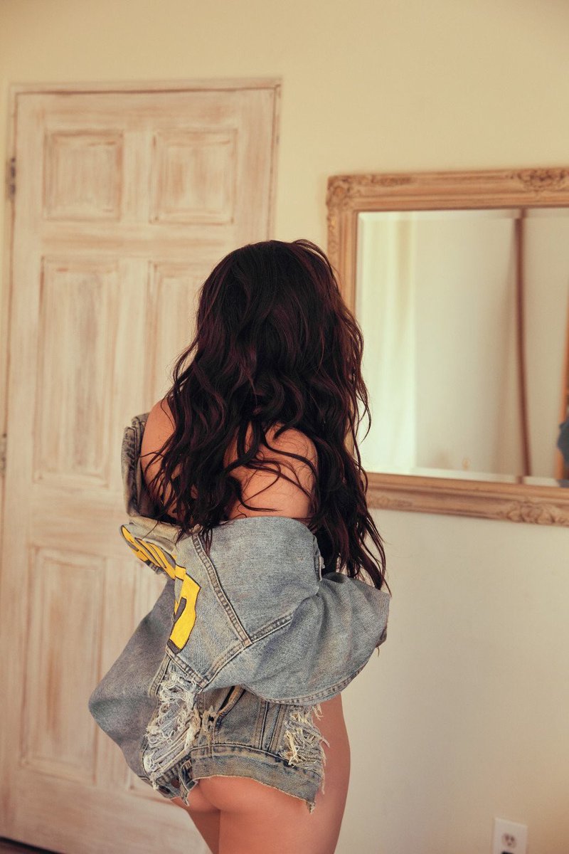 laurenjpics's tweet photo. a woman. https://t.co/6Ak85JeYHT