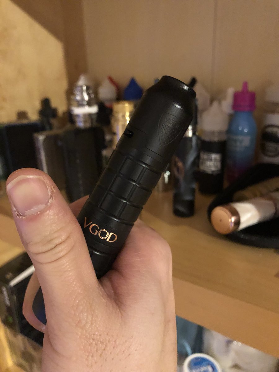 otona_oshina's tweet photo. V GOD mech2とてもいい‼️
軽い!うまい、爆煙!
#vgod
#vape
#mech2 https://t.co/175dTAcQAP
