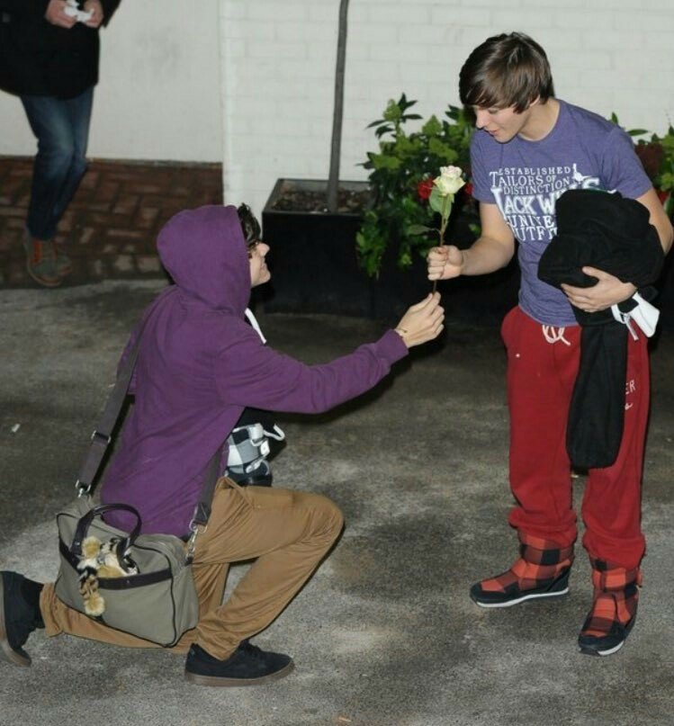 poetrylouist's tweet image. Me considero la #1stan de Larry fetus, pueden creer que eran asi de bebés cuando se enamoraron??