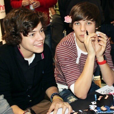 poetrylouist's tweet image. Me considero la #1stan de Larry fetus, pueden creer que eran asi de bebés cuando se enamoraron??
