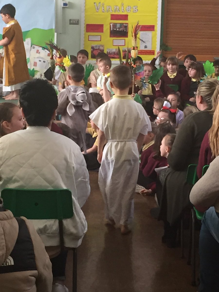 Illtyds_RC's tweet photo. Thank you to those who took the time to join in our Palm Sunday celebrations to begin Holy Week. What wonderful palm creations made by all. #holyweek18 #palmsunday https://t.co/4Oua9d4Kv2