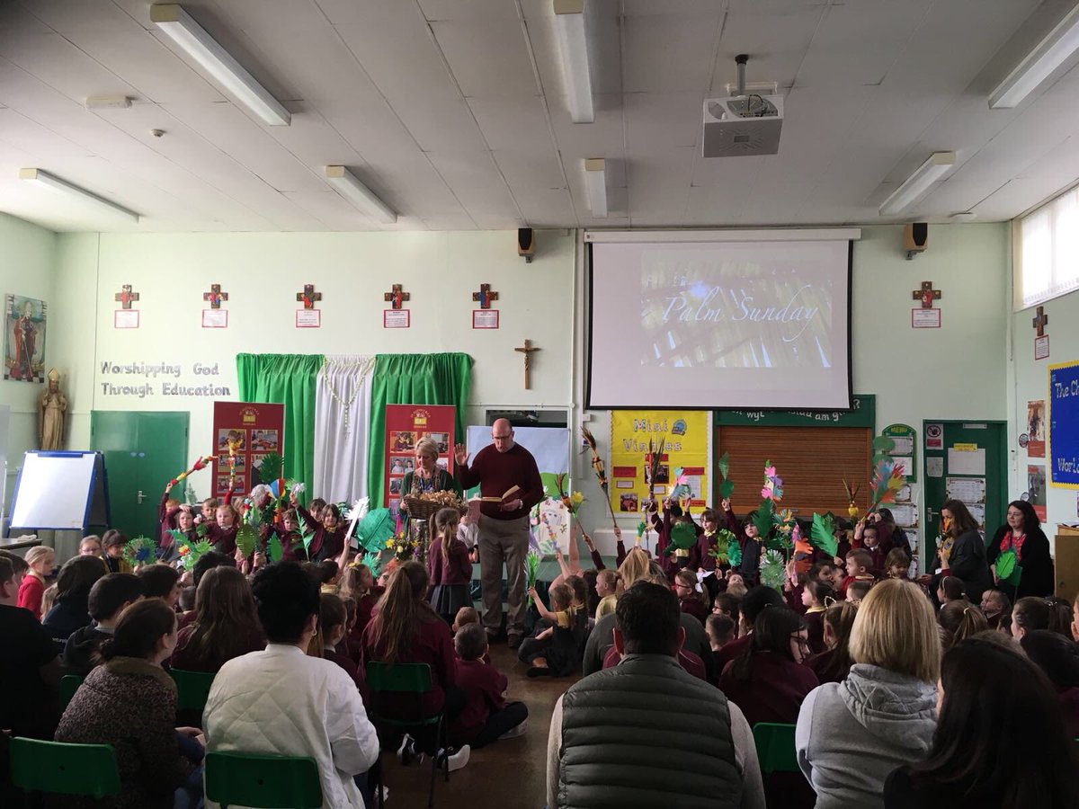 Illtyds_RC's tweet photo. Thank you to those who took the time to join in our Palm Sunday celebrations to begin Holy Week. What wonderful palm creations made by all. #holyweek18 #palmsunday https://t.co/4Oua9d4Kv2