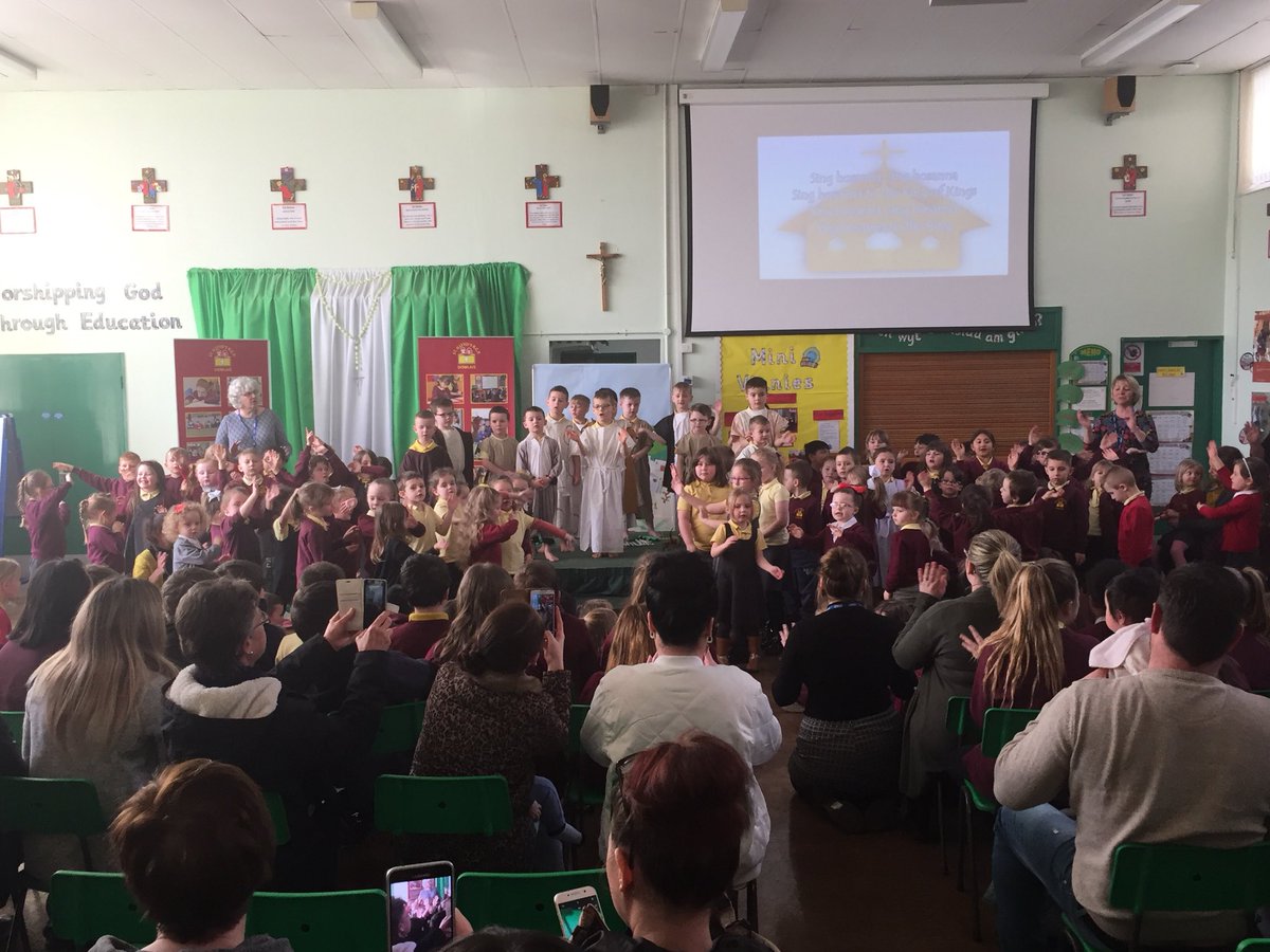 Illtyds_RC's tweet photo. Thank you to those who took the time to join in our Palm Sunday celebrations to begin Holy Week. What wonderful palm creations made by all. #holyweek18 #palmsunday https://t.co/4Oua9d4Kv2