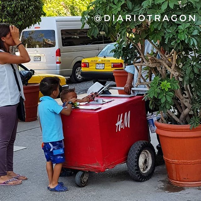 DiarioTragon's tweet photo. ¿Helados @hm en #PuertoVallarta ? Tentaciones para el #Tragon jajajaja .
#Foodie #Foodblogger #MexicanFoodie #MexicanBlogger #MexicanTraveler #ViajeroTragon #foodstagram #instafoodie #instafood #foodporn #food #good #yum #Delicious #GDL #Guadalajara #Jalisco #México #VisitJa… https://t.co/8aewz52vb3