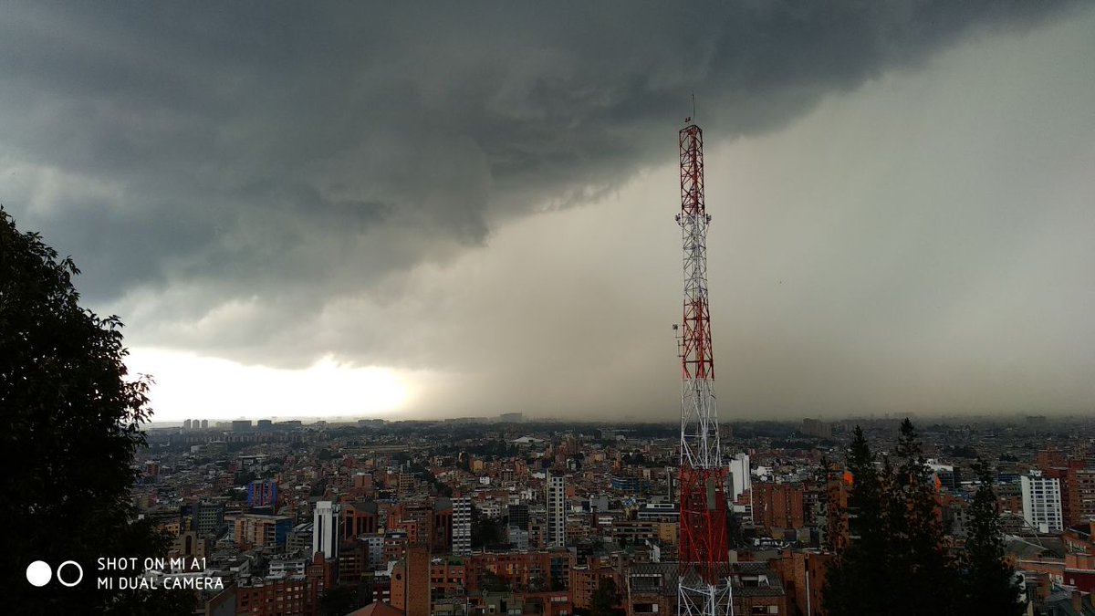 Wen_RodrA's tweet photo. #MiTiempoIDEAM en Bogotá  @IDEAMColombia
ph: David Rodriguez https://t.co/EOuV5UrTeD