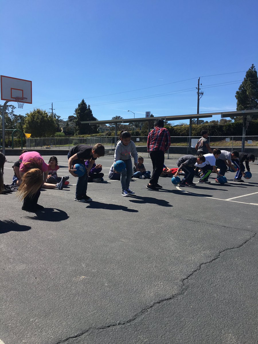 mrspetrellese's tweet photo. Enjoying this beautiful afternoon with Mr. Randall learning about teamwork and basketball! https://t.co/q9b9XTApgp