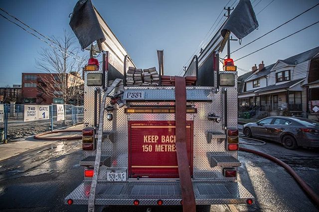 navrcos's tweet photo. 🔥FEATURED POST 🔥
@myschabear - 3rd Alarm Fire on Dupont St. Good work from the crews on scene. Several treated for smoke inhalation, one FF injured, family pets saved. #torontofire #torontofireservices #torontofiredepartment #torontofirefighters .
___💥Want to be featur… https://t.co/JSOiV4LcEo