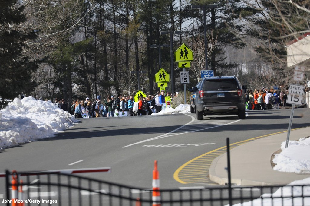 MorenoMailer's tweet photo. Several hundred students at Newtown High School in Sandy Hook, CT walk out in protest of gun violence on #NationalWalkoutDay. https://t.co/MgVjOZQ7qy by #caitlinzorretis via @c0nvey https://t.co/sPeka92M3g