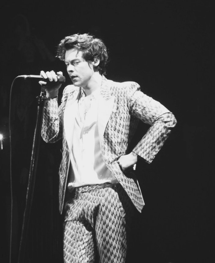 ¿Alguna vez dije lo mucho que disfruto en el escenario? Nunca se podrá comparar con nada la satisfacción de estar ahí subido, siendo yo mismo.

Gracias por darme la oportunidad a todos aquellos que organizaban el evento al que asistí como invitado.