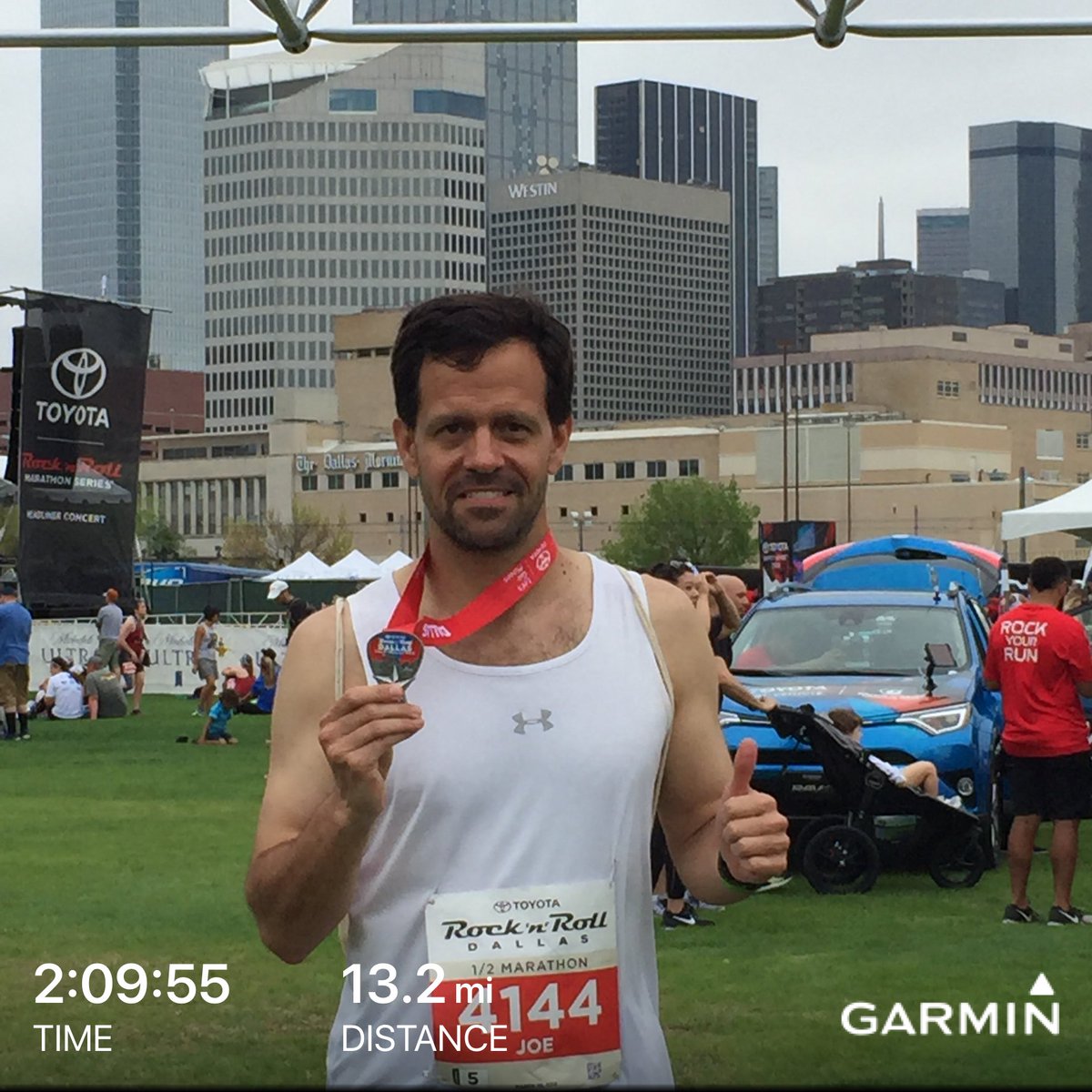 etfs_JBuie's tweet photo. My third straight #RNRDALLAS and best yet. Finally chip-timed at a sub 10 pace for a half marathon. https://t.co/LLdNi31p0u