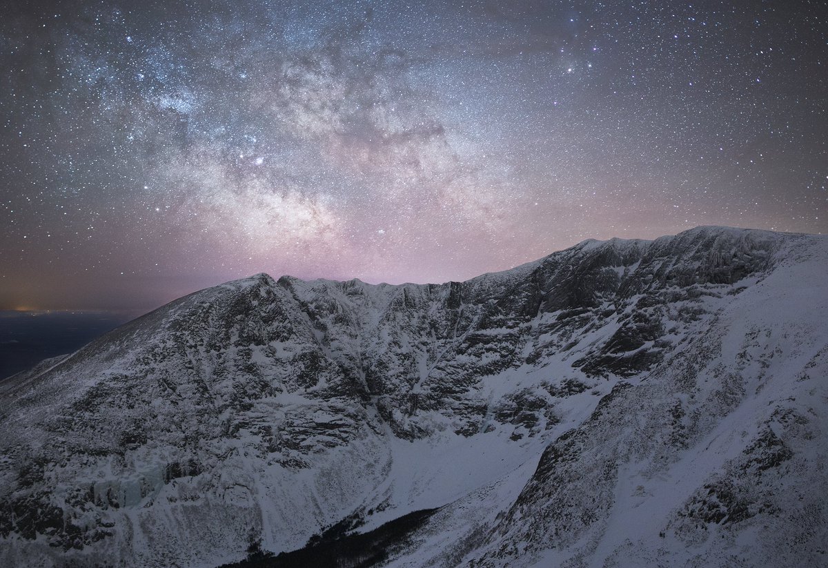 jwalter1337's tweet photo. When the Stars Align // The Milky Way rises above the Knife Edge of Mt. Katahdin, Baxter State Park, Maine // I'm still in disbelief that so many things went right to allow us to get this photo...

#Maine #MaineIsAwesome #MilkyWay #StormHour #Katahdin #LetTheOutsideIn #SkiTheEast https://t.co/JIUx9RNKhl
