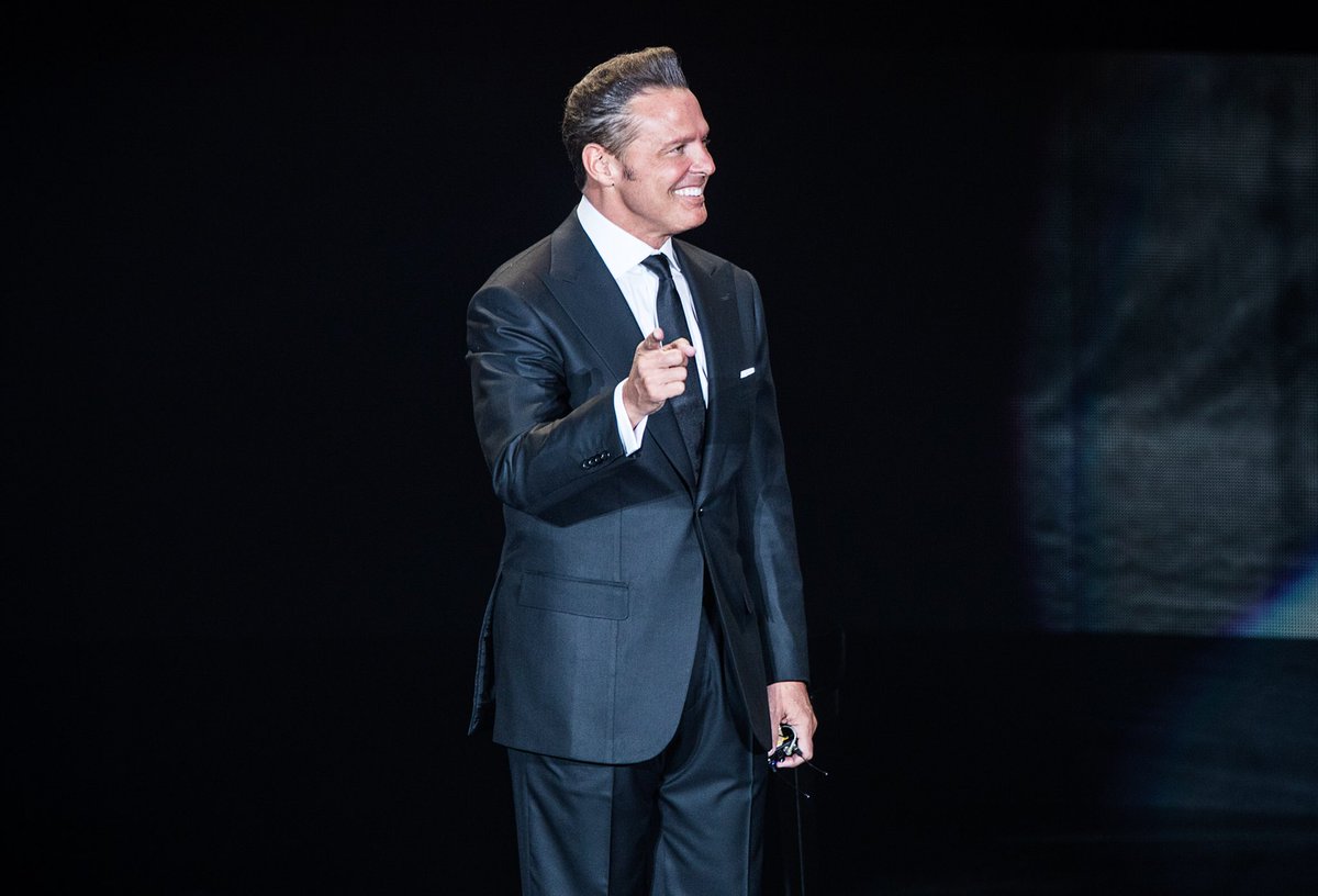 radiofanatica_'s tweet photo. "NO EXISTES LIMITES" @LMXLM

#LosLunesTambienBrillaElSol

https://t.co/fJPoAfgkag // 107.6 #Madrid

Ese delirio donde se #excede lo irreal, lo inexistente
y es que lo nuestro #nunca vuelve a repetirse

mira que te oigo #hablar y puedo #derretirme ... ❤️❤️ https://t.co/XLr3de4pfy