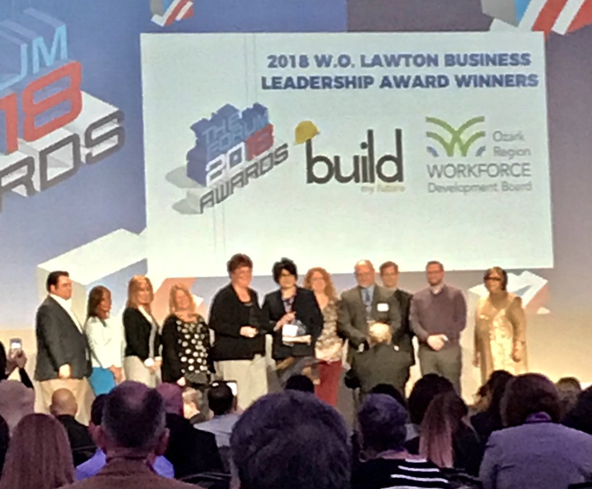 wdprof's tweet photo. @WorkforceInvest #NAWBForum18 congrats to Missouri’s Ozark Region Workforce Board @Mary_AnnRojas and team @SpringfieldHBA @MardyLeathers for the 2018 W.O. Lawton Excellence Award #applause #workforceleadership #apprenticeships https://t.co/NcUjS6u5sU