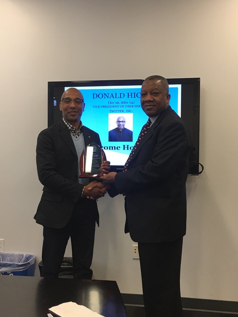 CAU_MBA's tweet photo. Our MBAs were able to gain valuable insight from Donald Hicks, 2X @CAU alumnus and VP of User Services at @Twitter! #HelloCAU #TwitterAtCAU https://t.co/sG2lUYOtKb