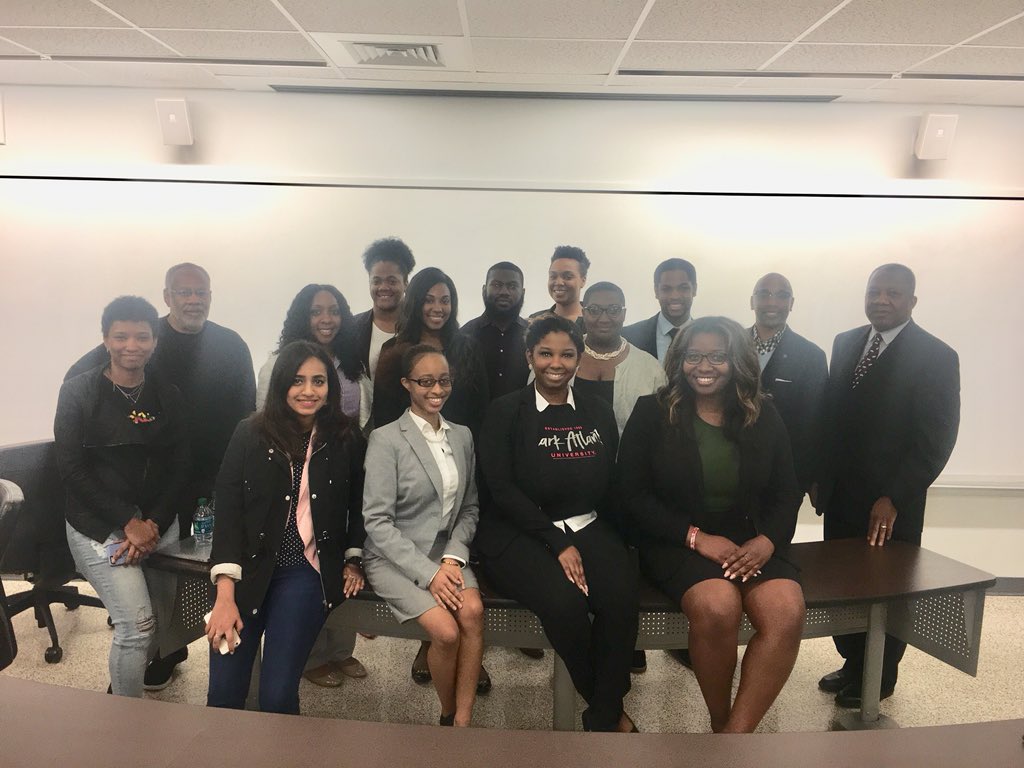 CAU_MBA's tweet photo. Our MBAs were able to gain valuable insight from Donald Hicks, 2X @CAU alumnus and VP of User Services at @Twitter! #HelloCAU #TwitterAtCAU https://t.co/sG2lUYOtKb