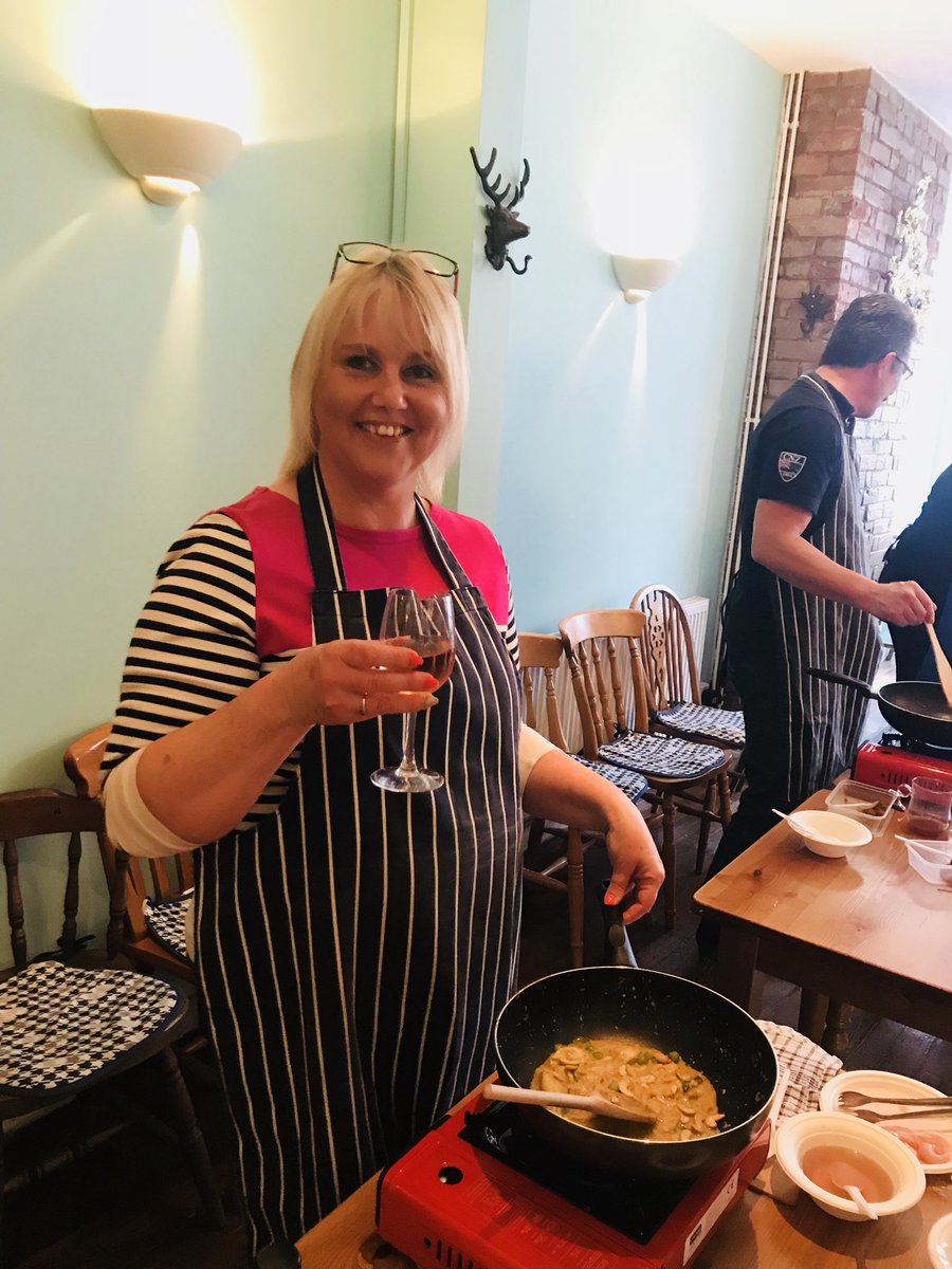 anissathaikitch's tweet photo. Enjoying Sunday afternoon ..and we did some cooking too #wave1000faces #Thaifood #newforest #lyndhurst #cookeryclass https://t.co/hGDIy4itcz