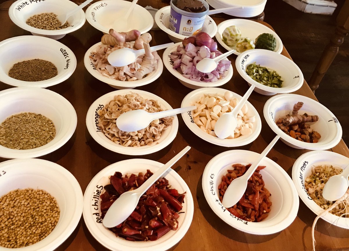 anissathaikitch's tweet photo. Enjoying Sunday afternoon ..and we did some cooking too #wave1000faces #Thaifood #newforest #lyndhurst #cookeryclass https://t.co/hGDIy4itcz