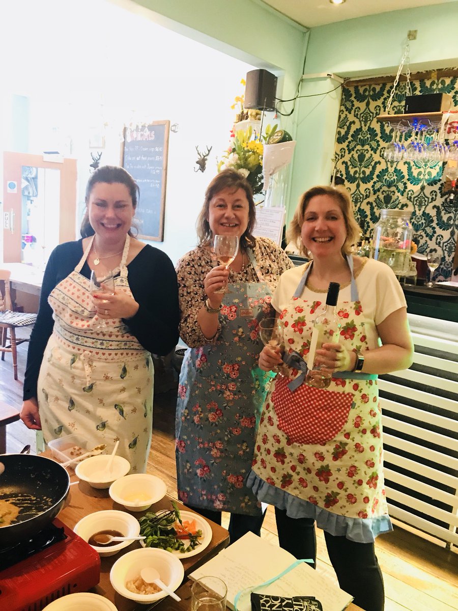 anissathaikitch's tweet photo. Enjoying Sunday afternoon ..and we did some cooking too #wave1000faces #Thaifood #newforest #lyndhurst #cookeryclass https://t.co/hGDIy4itcz