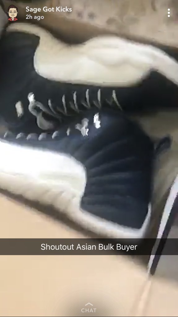 chefsteve_'s tweet photo. This is your mcm flexing GR Jordan’s that a Asian buyer bought... 🤔😦🤑 #dasheway #40kgang #rich #loaded #flex #sneakerhead #benjaminkickz https://t.co/BBY5Ljnym4